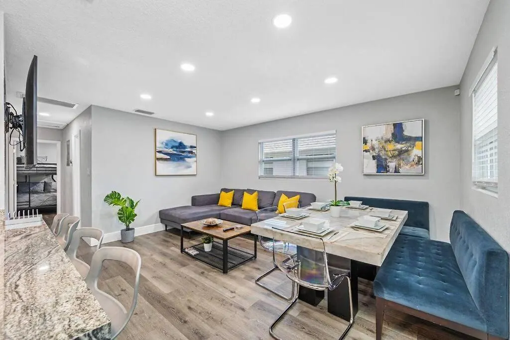 Feriehus Contemporary & Fully Updated Heated Pool Home Tampa