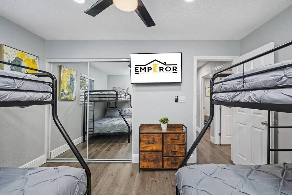 Contemporary & Fully Updated Heated Pool Home Tampa Feriehus