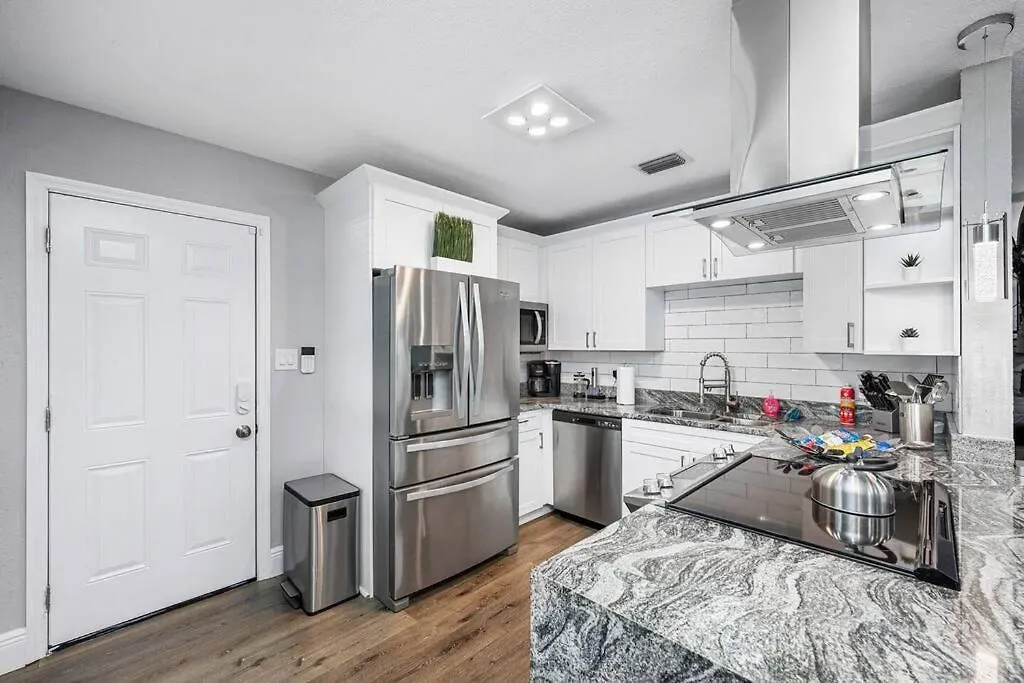 Contemporary & Fully Updated Heated Pool Home Tampa 0*,