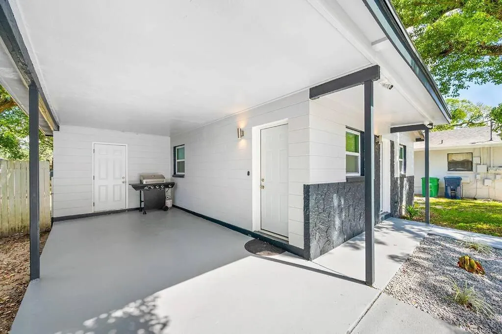 Contemporary & Fully Updated Heated Pool Home タンパ 0*,  米国