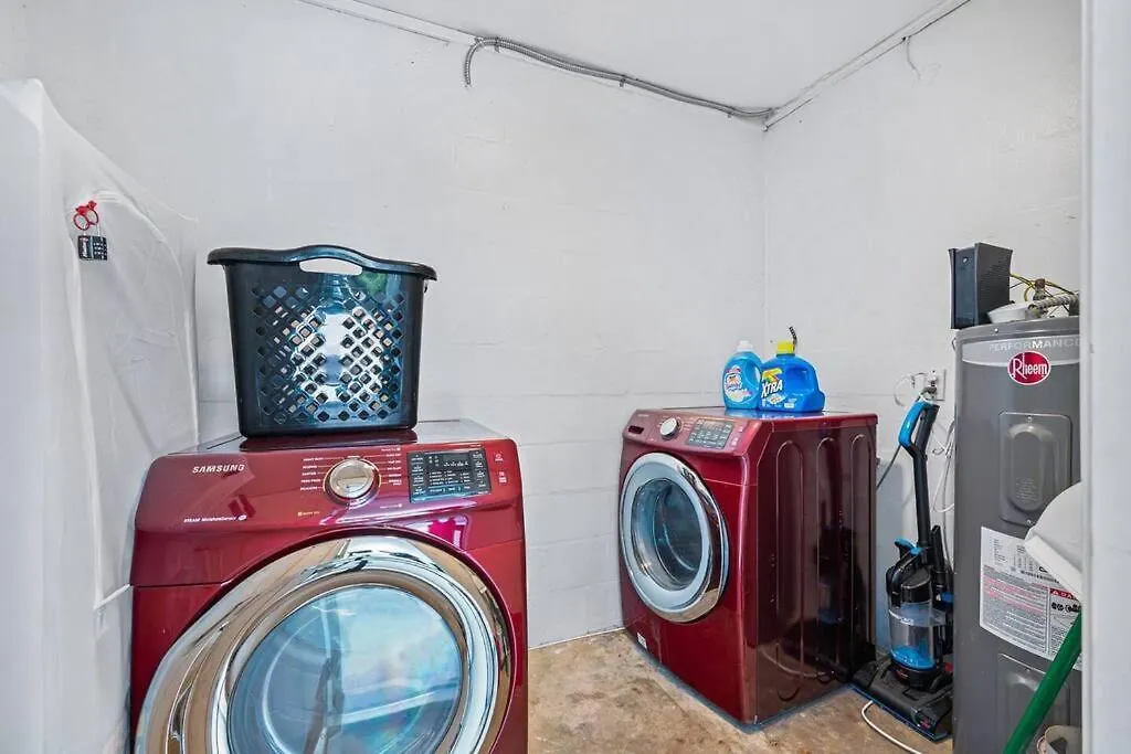 Contemporary & Fully Updated Heated Pool Home タンパ 0*,